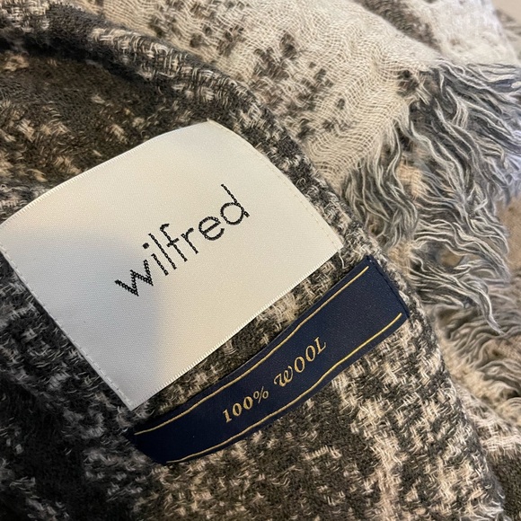 BNWT Aritzia Wilfred Blanket Scarf - Picture 2 of 3